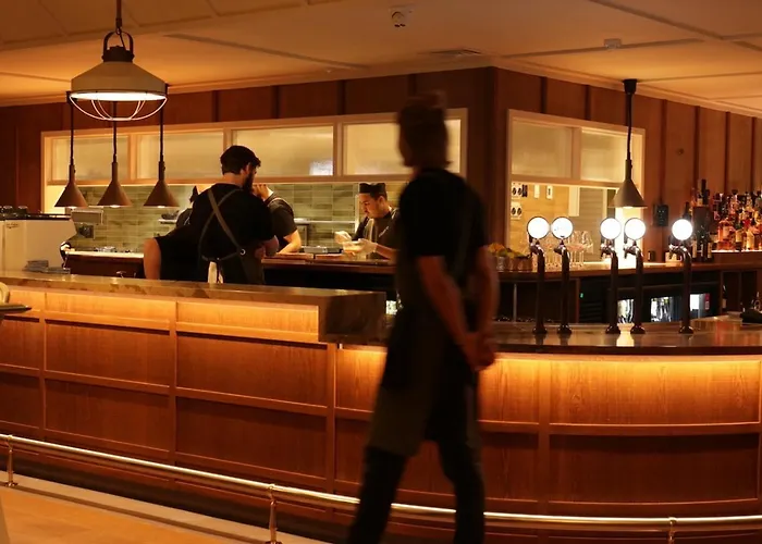 Suncourt Hotel & Conference Centre