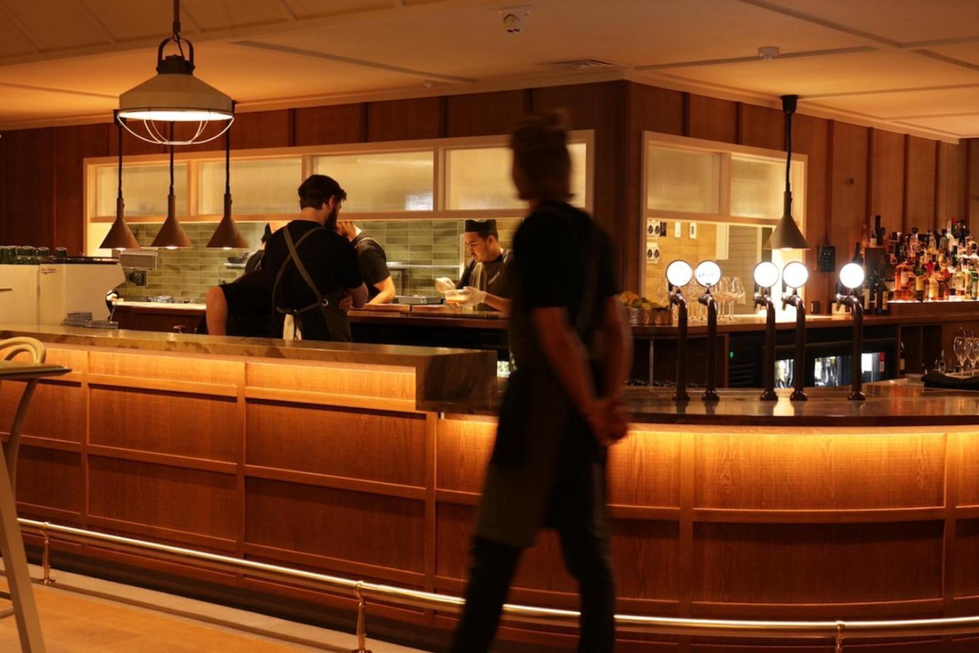 Hotel Suncourt & Conference Centre 4*